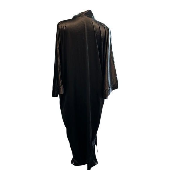 Elegant Black Women's Robe with pockets - Picture 3 of 4
